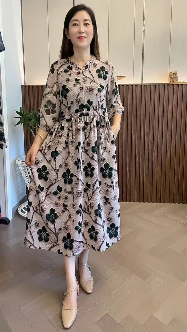 夏季新款减龄时尚碎花妈妈装宽松收腰气质款连衣裙