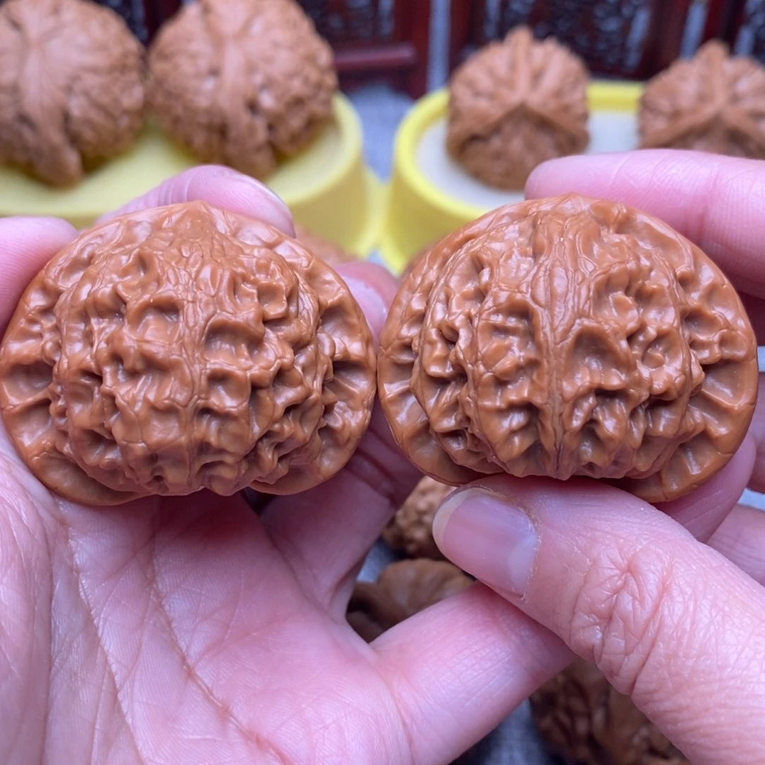 文玩核桃把件肉球桃心红皮老树宫灯44尺