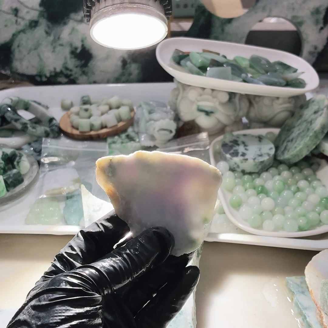 翡翠未镶嵌颈饰边角料