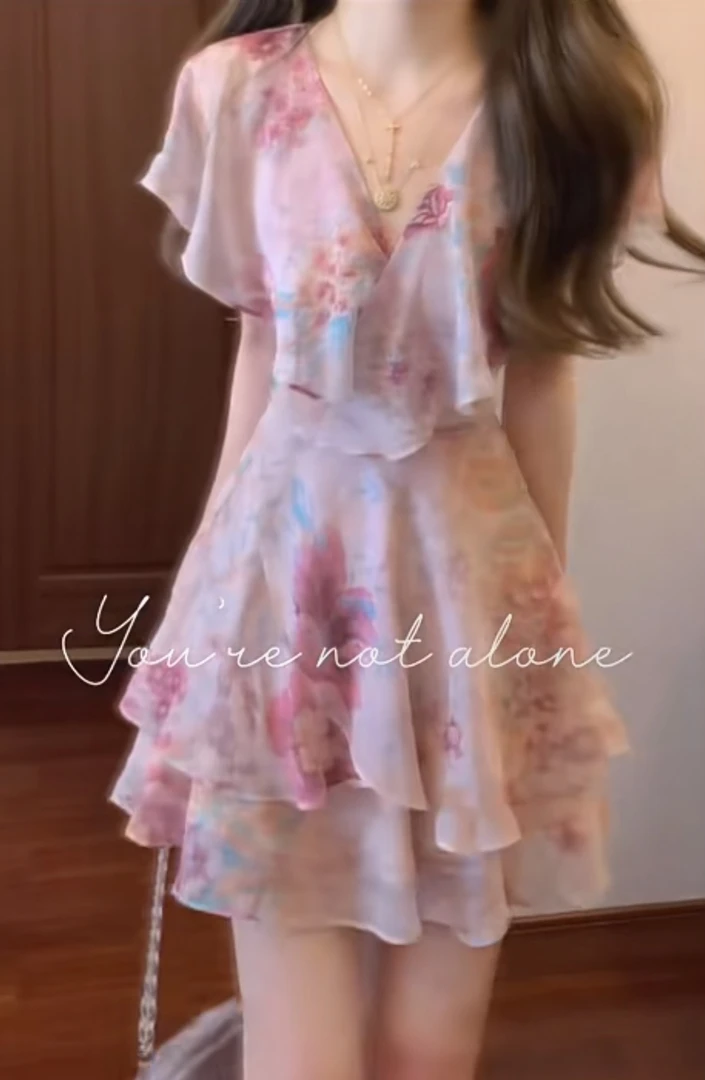 夏季新款碎花时尚气质辣妹性感连衣裙小众设计感显瘦收腰千金感