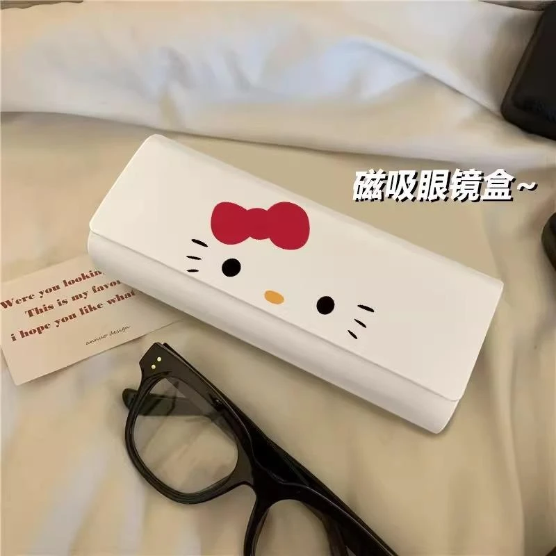 HelloKitty高颜值可携式近视眼镜盒女抗压磁吸眼睛盒子学生收纳新