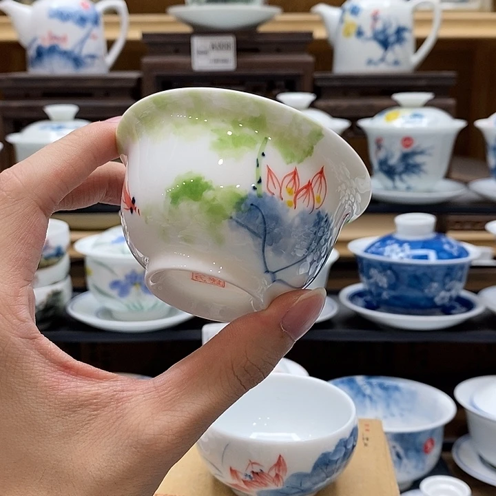 手绘五彩荷花压手杯85cc釉下彩微瑕福利款