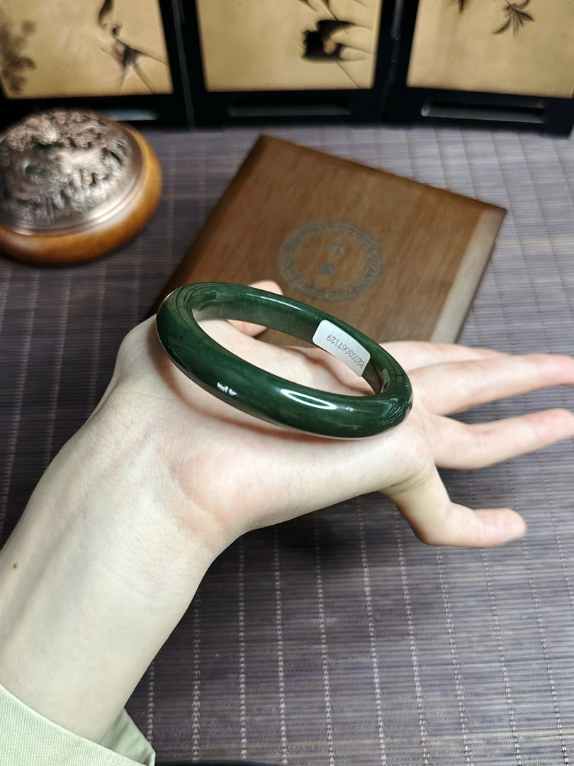 新疆天然和田玉碧玉手镯正圈或小细圆条菠菜绿富婆气质款拍一发一