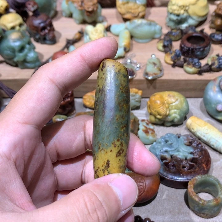 未镶嵌岫岩河磨玉（透闪石质玉）挂件