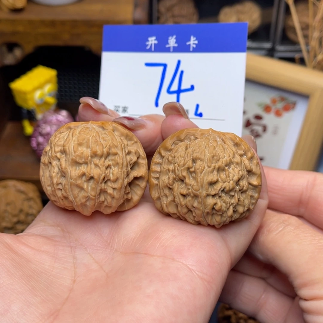 桃核把件白狮子40精修。李