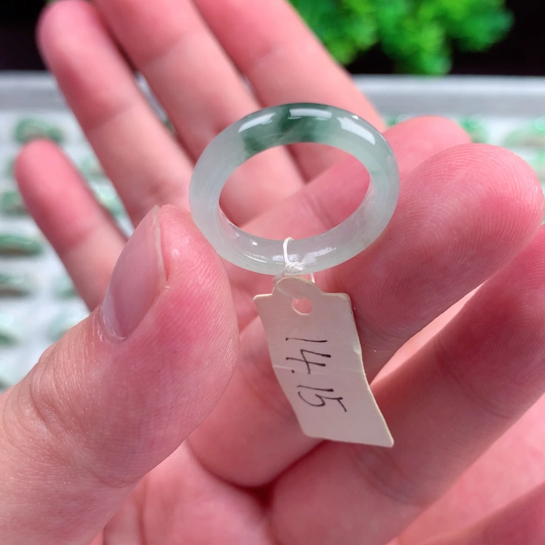 未镶嵌戒指翡翠南***。天然