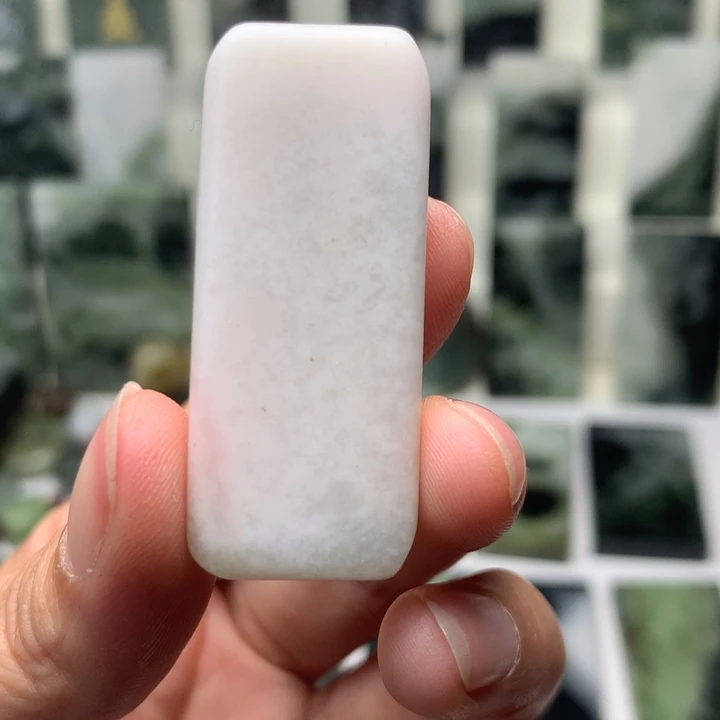 独山玉未镶嵌颈饰