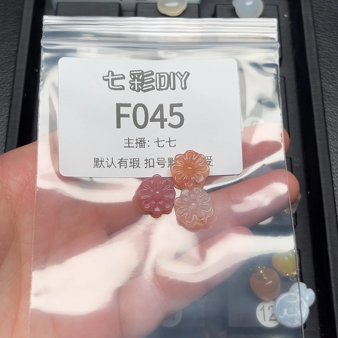 玛瑙/玉髓颈饰合金张*莎