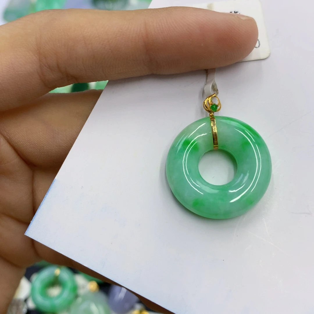 翡翠18K金镶嵌颈饰翡翠