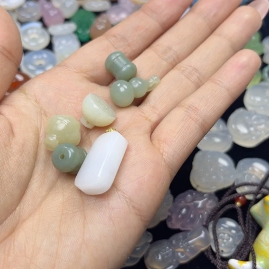 和田玉颈饰未镶嵌?****e