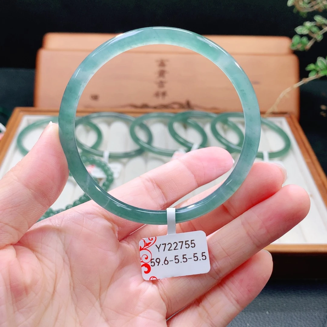 翡翠手镯（圆镯）未镶嵌