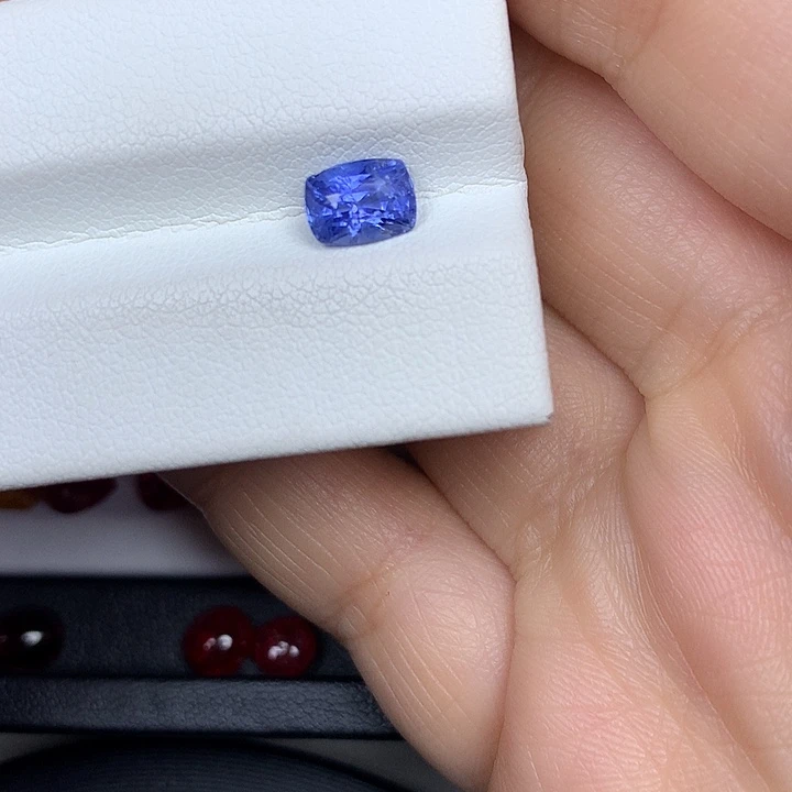 蓝宝石裸石1.54ct矢车菊蓝宝石