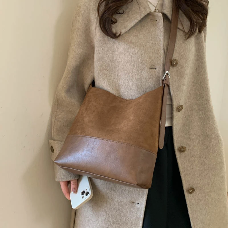 复古休闲拼接纯色复古水桶时尚百搭耐磨秋冬韩版大容量单肩斜挎包
