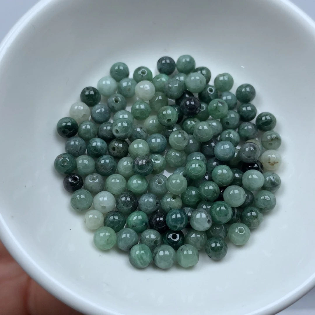 翡翠颈饰未镶嵌卡4➕。