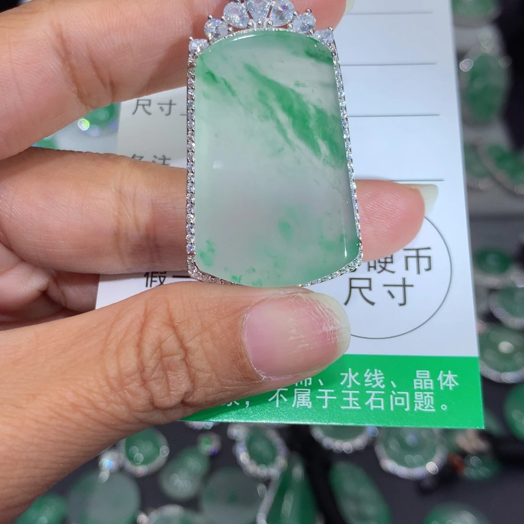 颈饰银S925镶嵌石英质玉（非洲翠）