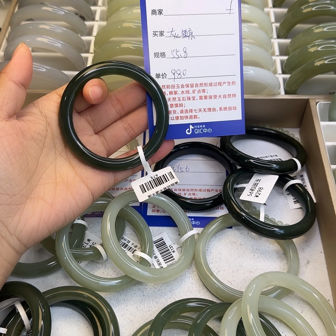 灰****和田玉未镶嵌手镯