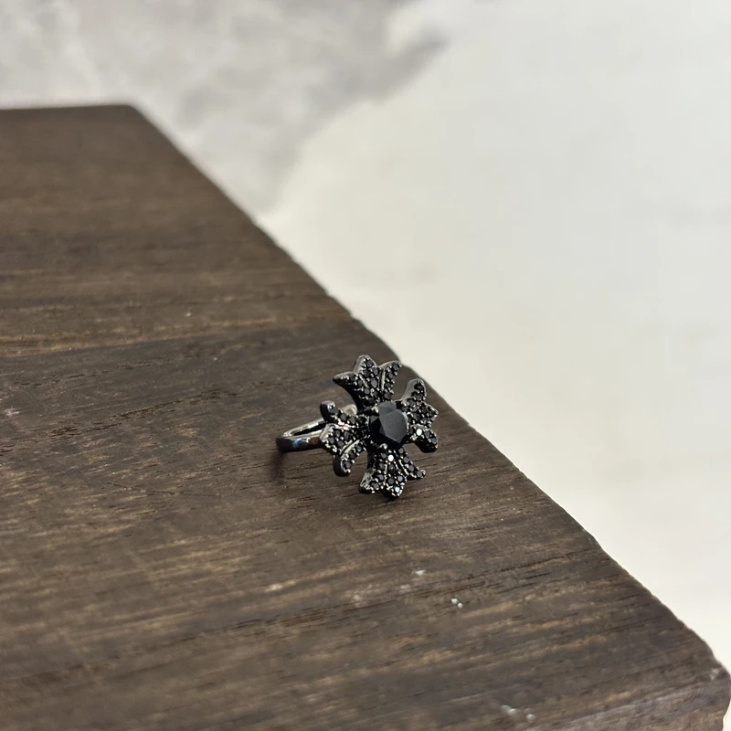 铜合金仿水晶耳饰 铜合金合成锆石耳饰 黑十字耳夹EJ1105（一个）