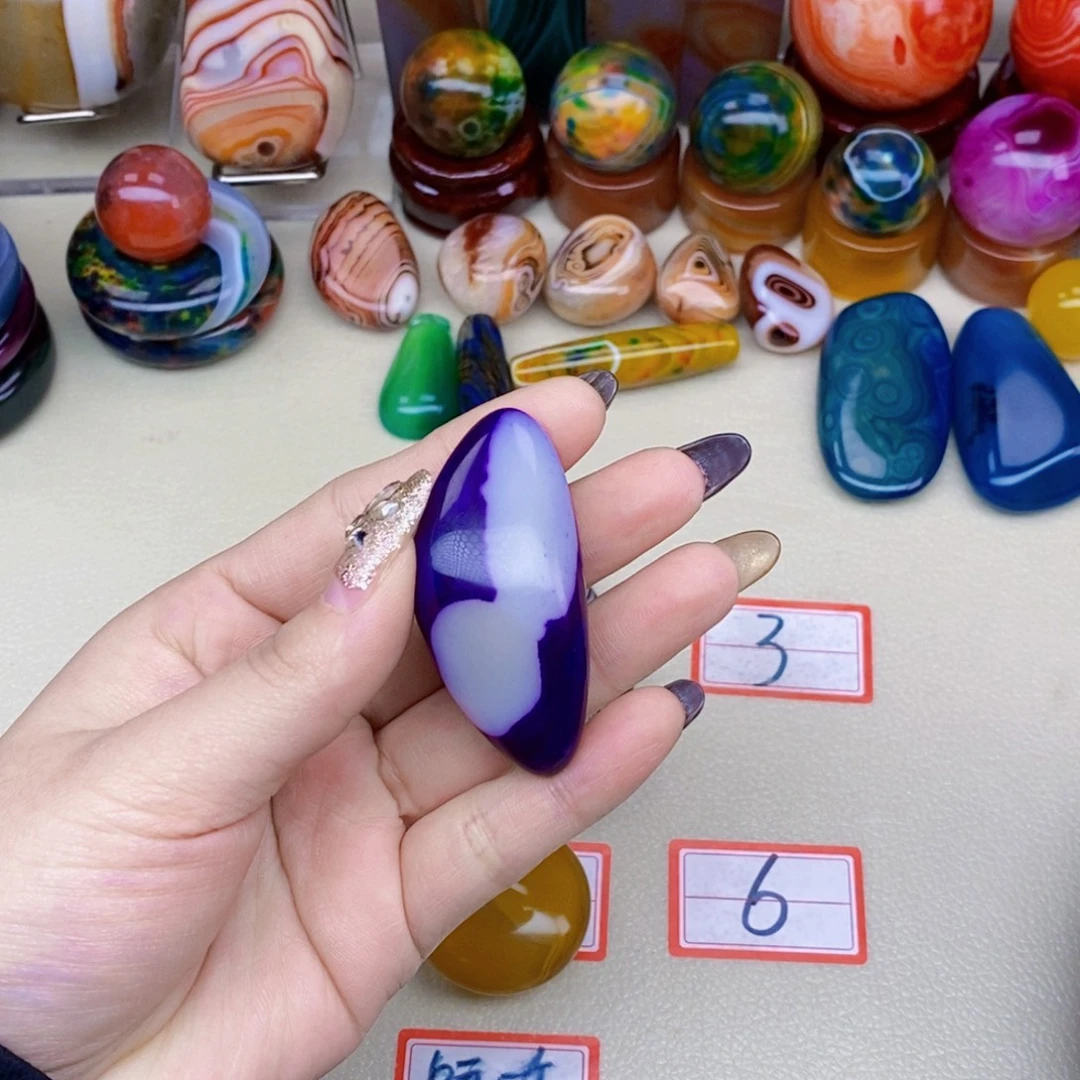 玛瑙/玉髓未镶嵌珠宝奇石