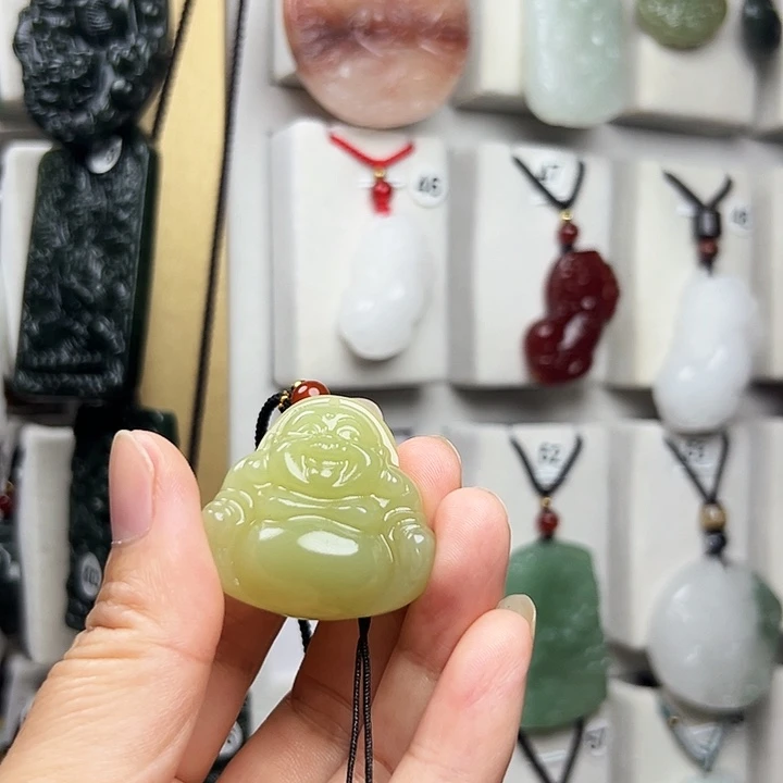 石英质玉（金丝玉）未镶嵌颈饰金丝玉