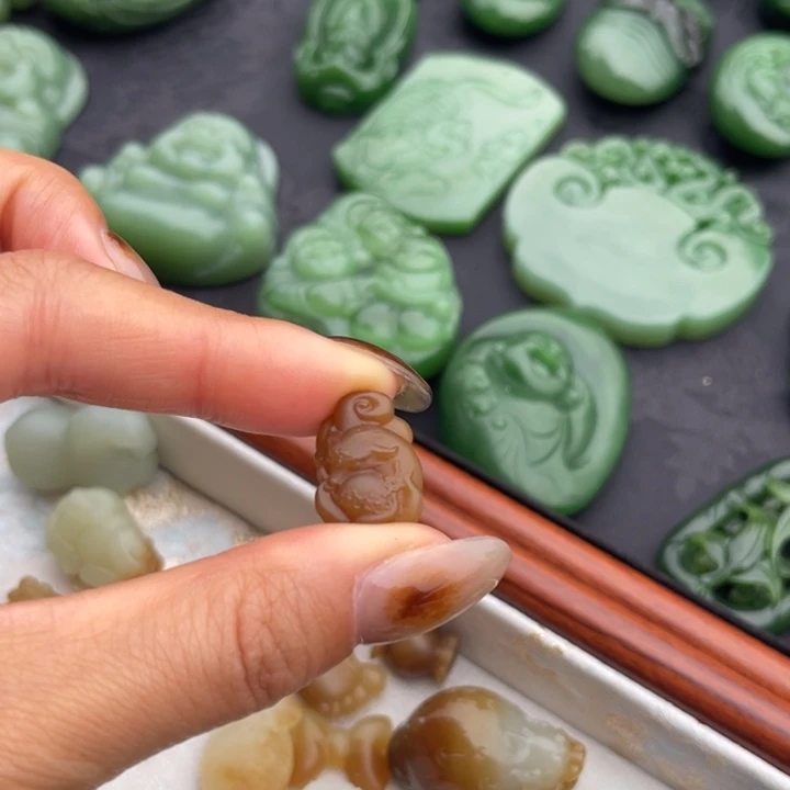 和田玉未镶嵌颈饰