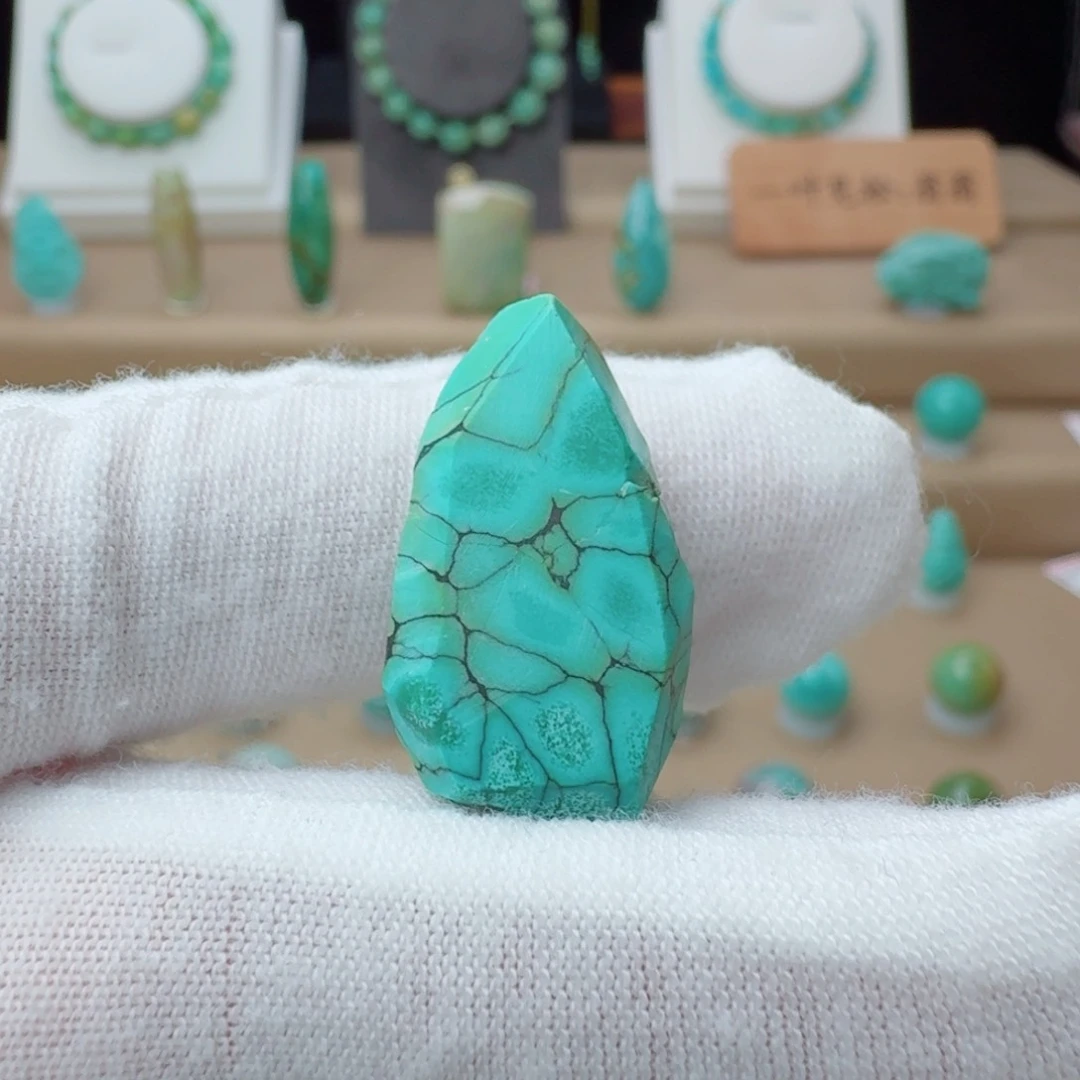 绿松石未镶嵌颈饰森*?