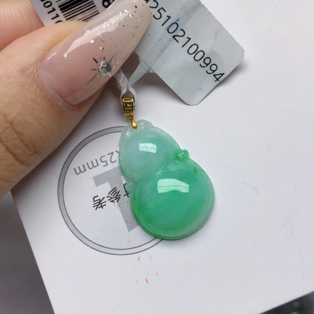 颈饰18K金镶嵌翡翠