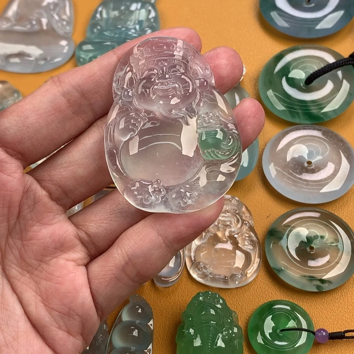 颈饰未镶嵌翡翠……