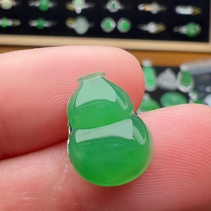 翡翠未镶嵌颈饰葫芦13.7