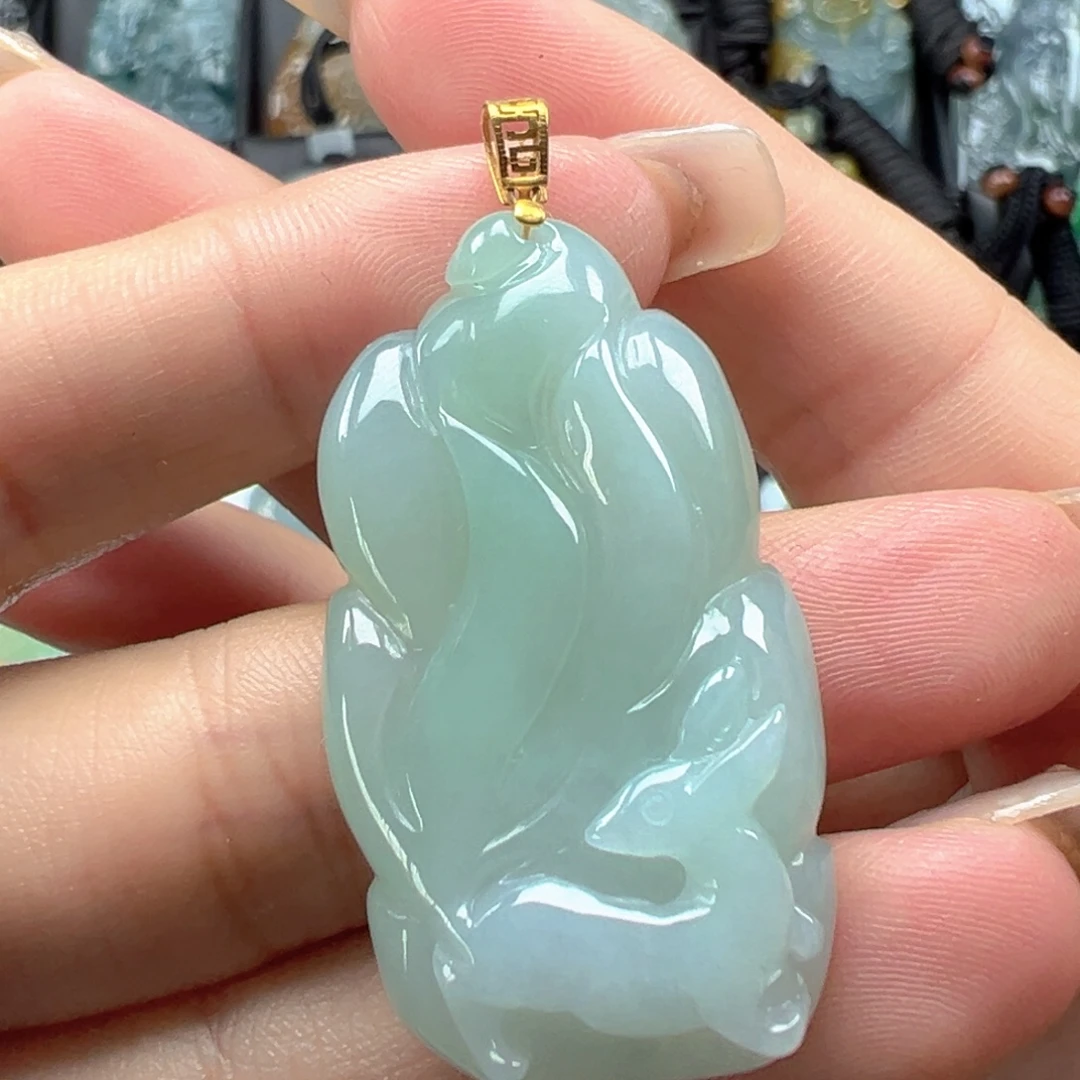 翡翠18K金镶嵌颈饰九尾