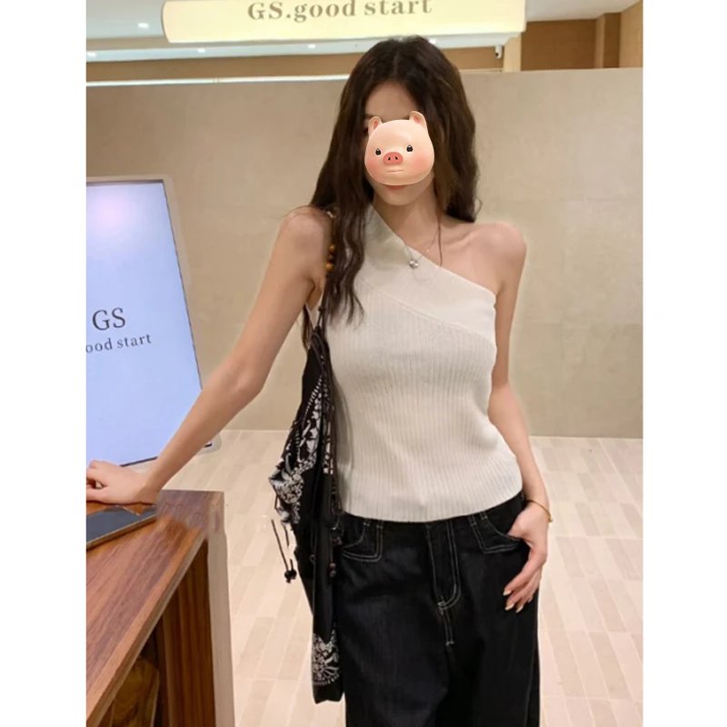 白色不规则斜肩冰丝针织背心女夏外穿设计感小众修身辣妹短款上衣