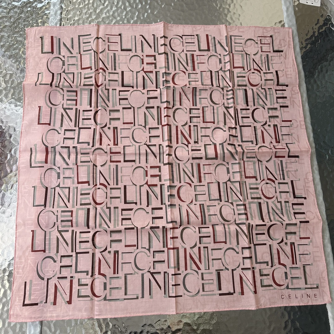 95新 Celine/思琳 CELINE女士橘粉色大字母方巾时尚潮流   155863