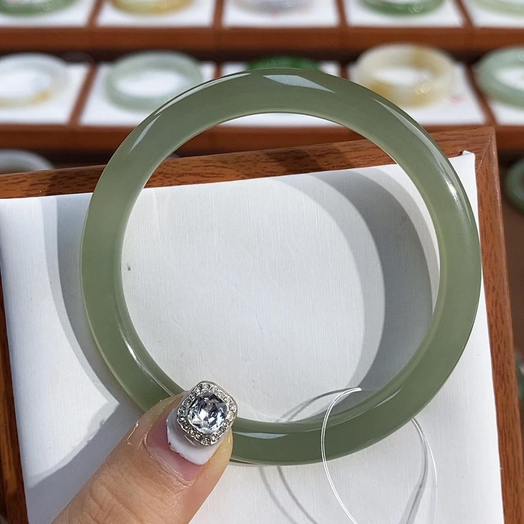 和田玉手镯未镶嵌婷