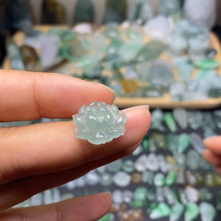 颈饰未镶嵌翡翠莲花