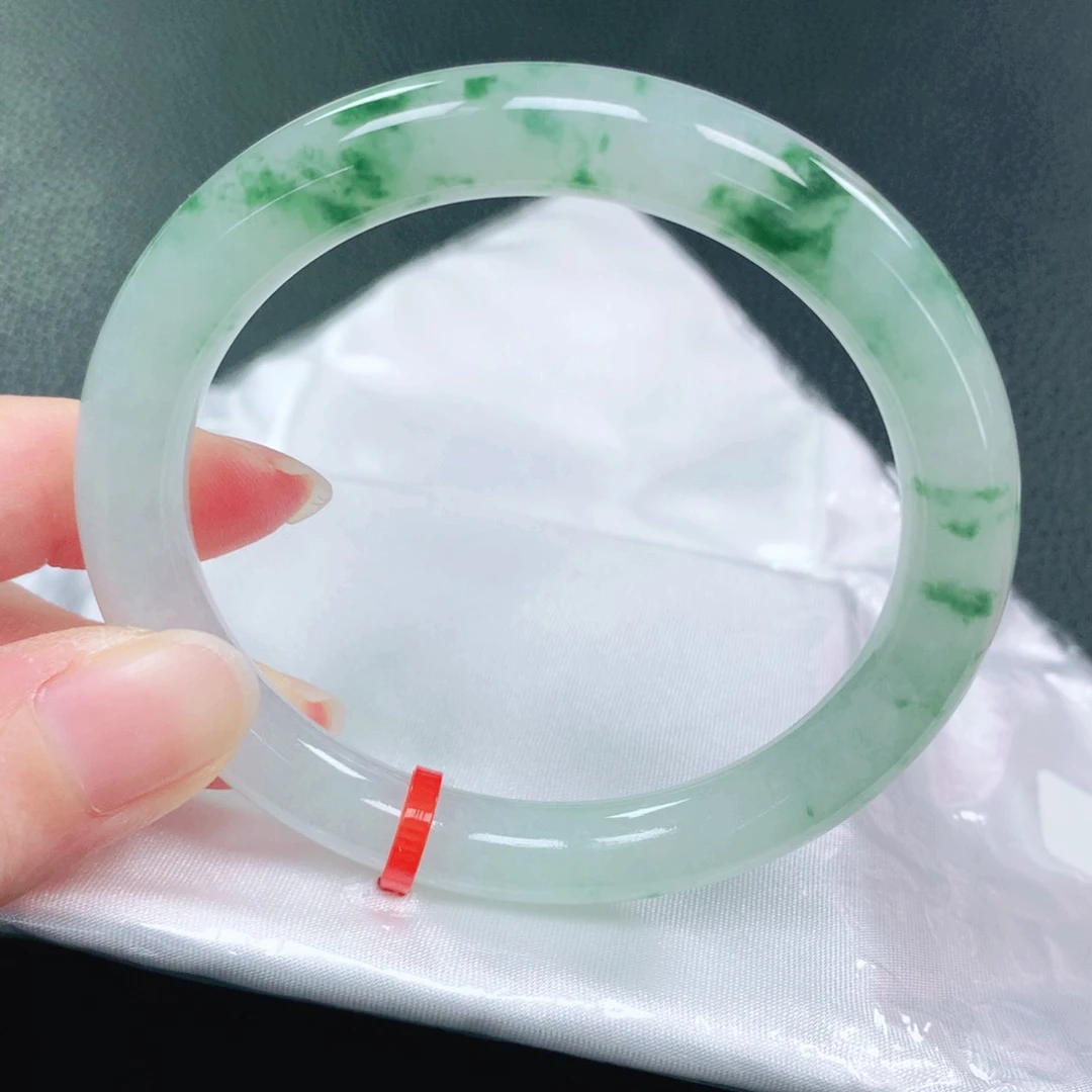 翡翠手镯未镶嵌53圈