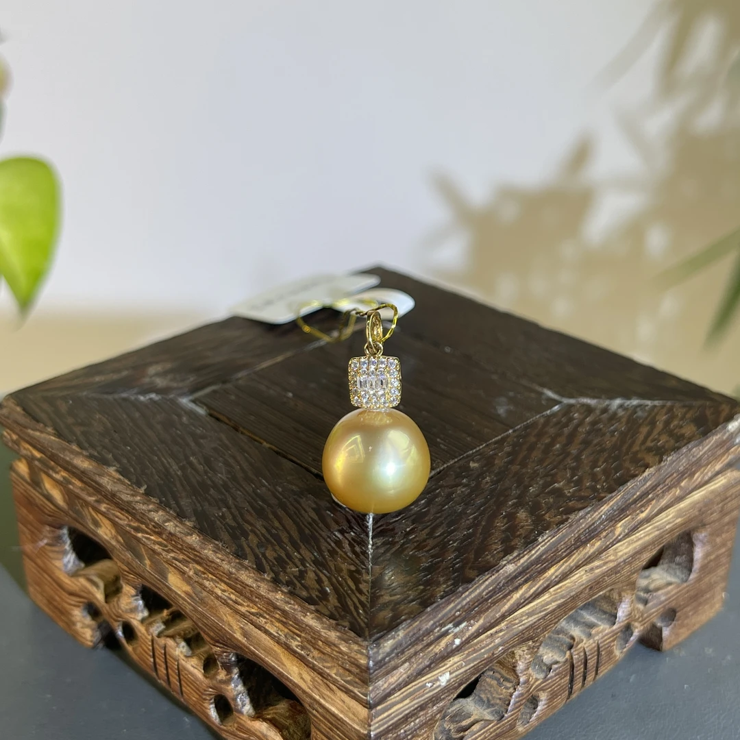 JGB18-221   珍珠-海水18K镶嵌吊坠