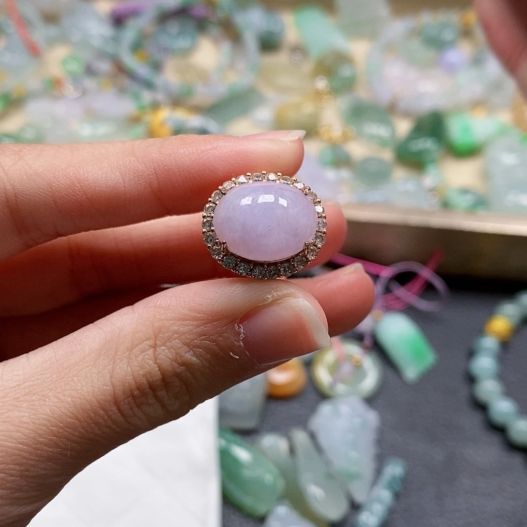 翡翠颈饰未镶嵌闪