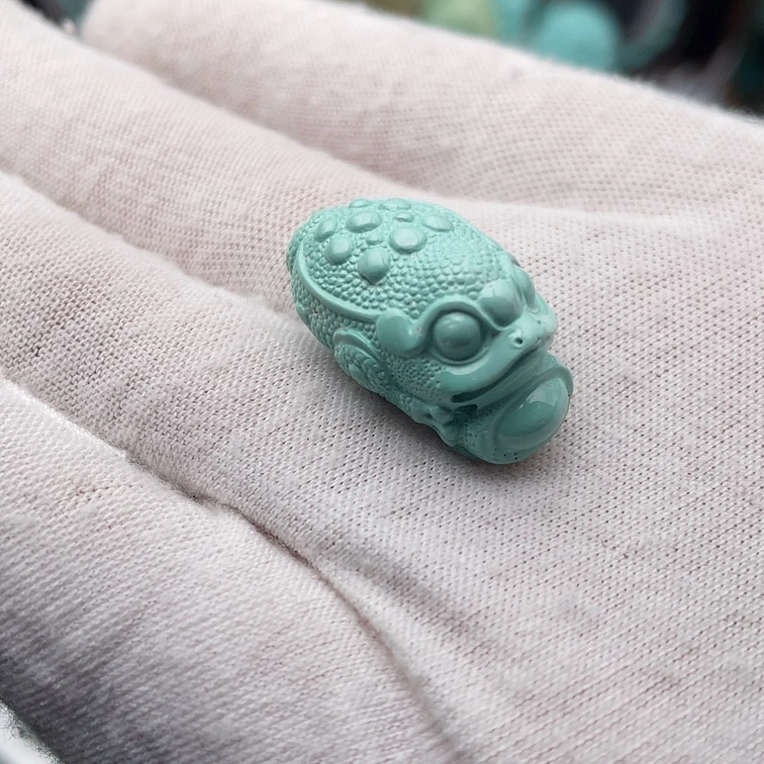 绿松石未镶嵌颈饰