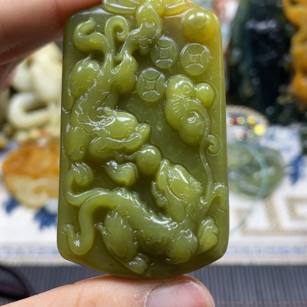 蛇纹石玉颈饰未镶嵌