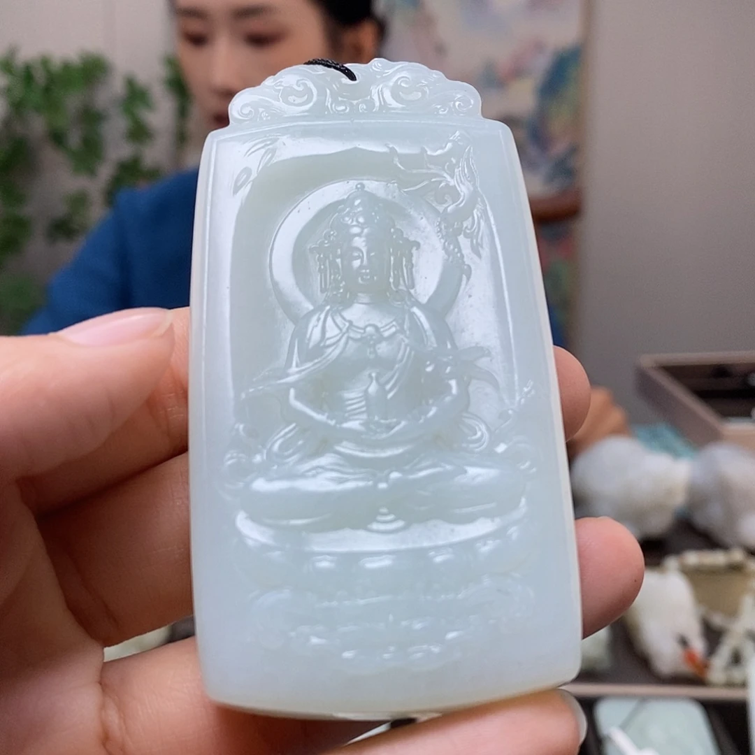 空***手和田玉未镶嵌颈饰