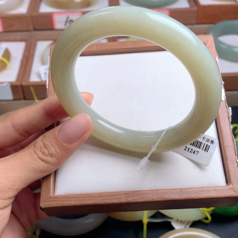 【闪购商品】和田玉手镯未镶嵌57.8