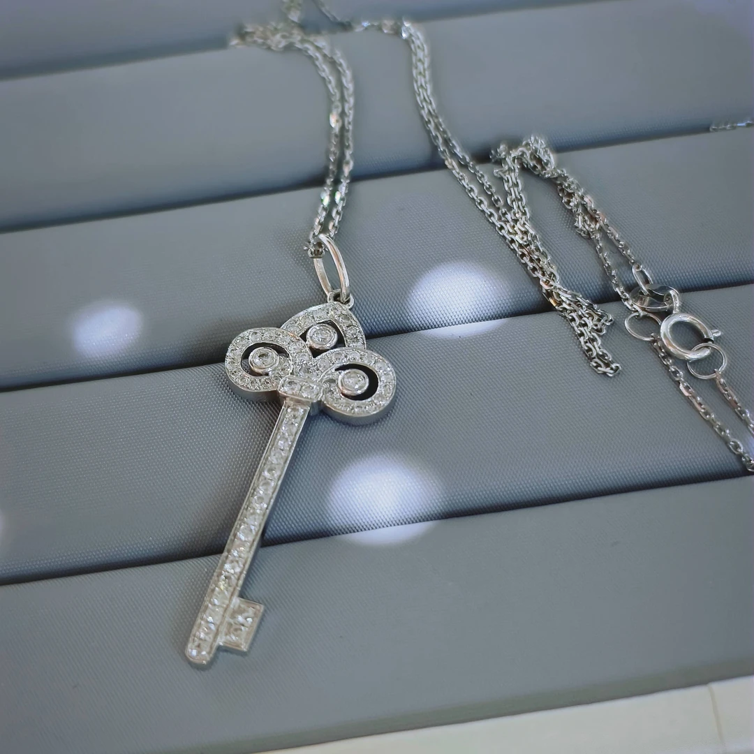 通体18K金满钻石幸福钥匙项链