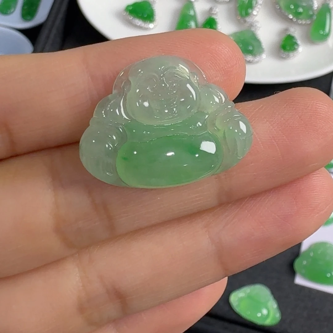 翡翠未镶嵌颈饰佛公