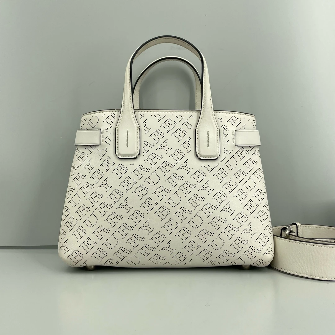 95新 BURBERRY/博柏利 优选/班纳小号白色镂空手提包/26×19×11