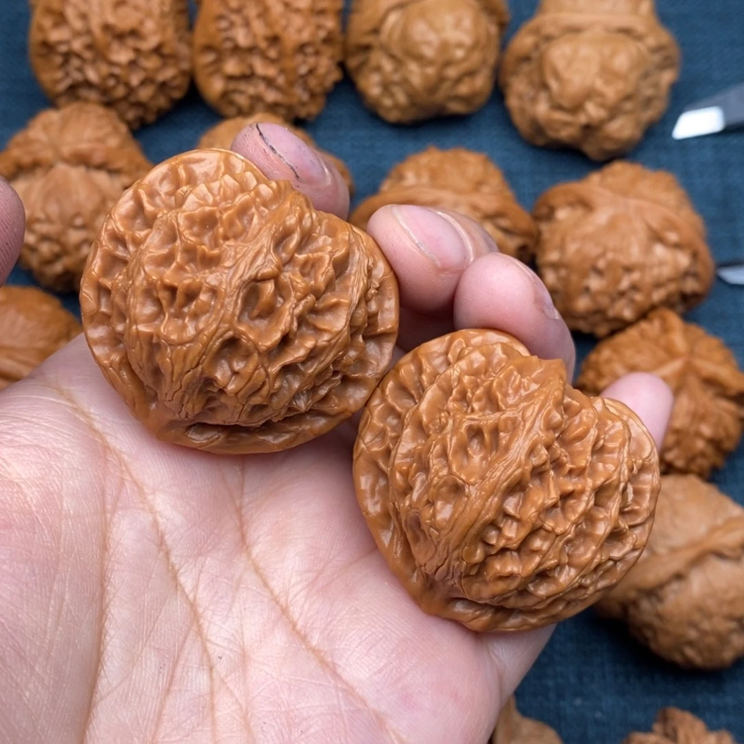 文玩核桃把件40.5红皮老树桃心宫灯