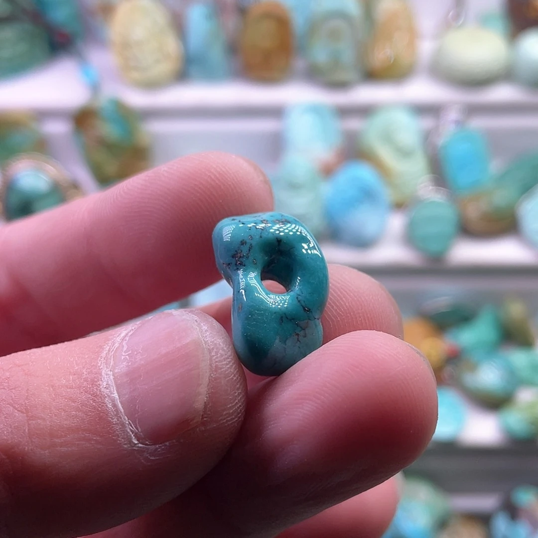 绿松石颈饰未镶嵌