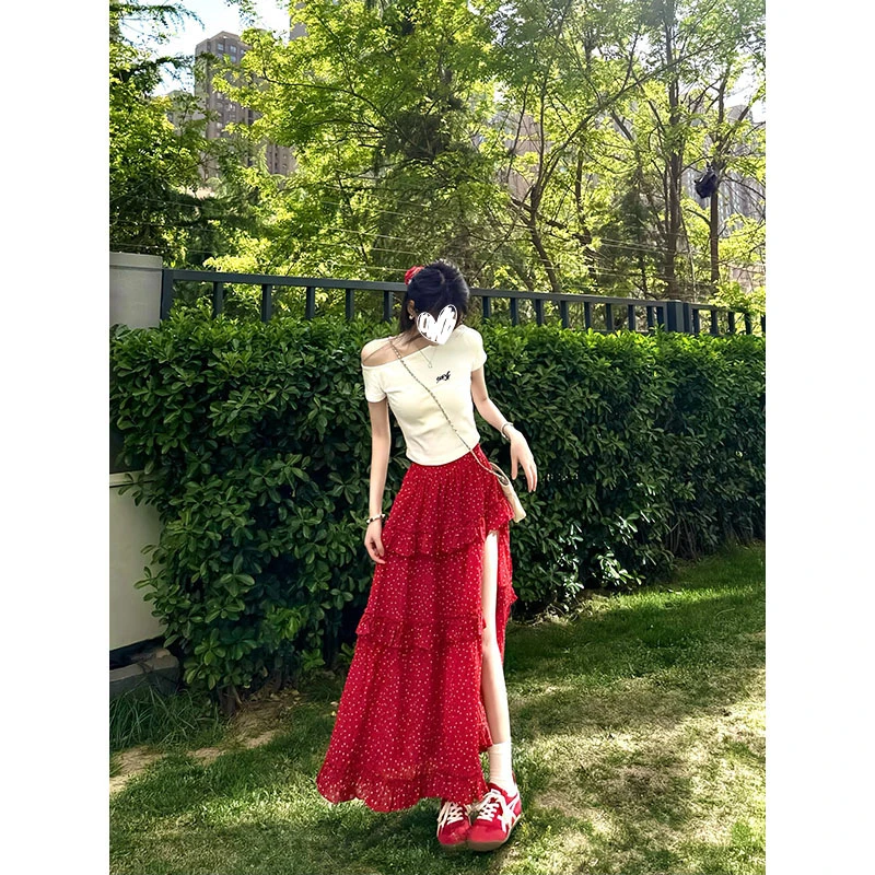 纯欲斜肩短袖T恤女2025夏季新款修身显瘦上衣波点开叉半身裙套装