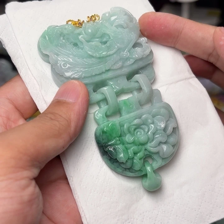 翡翠未镶嵌颈饰吊坠