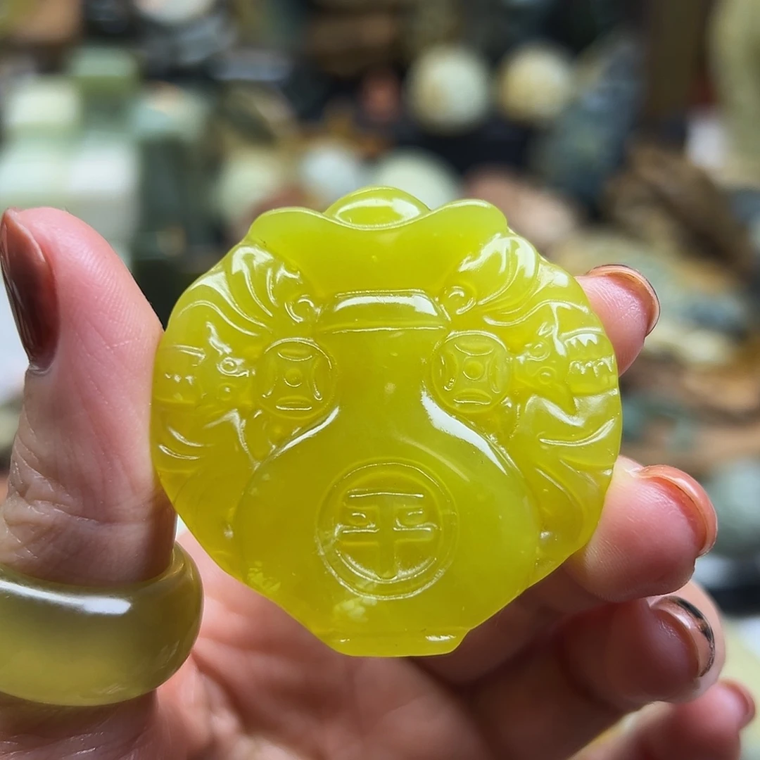岫玉未镶嵌颈饰黄金玉平安瓶