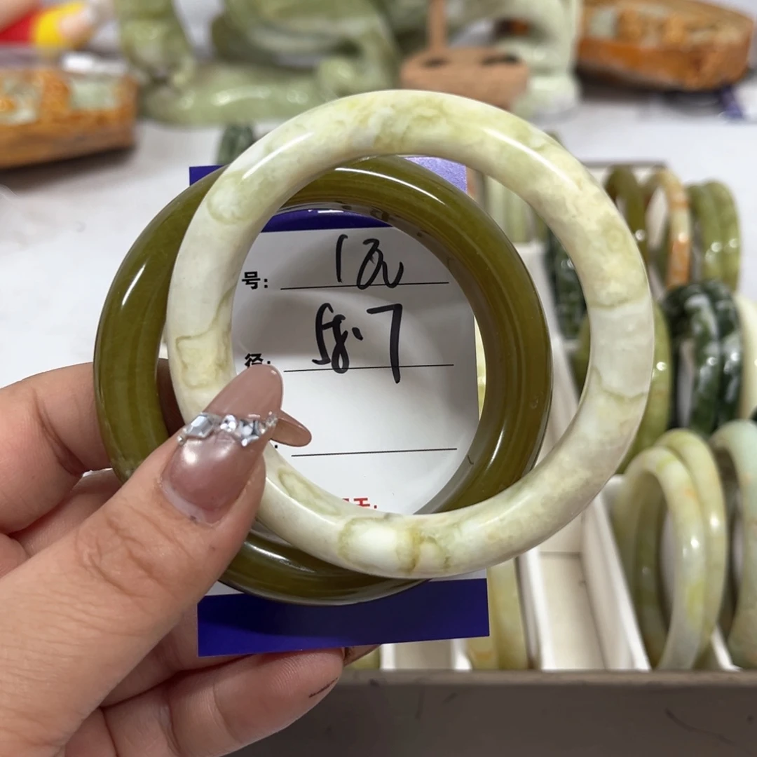 蛇纹石玉手镯未镶嵌