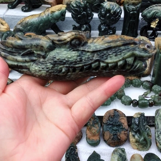 未镶嵌岫岩河磨玉（透闪石质玉）把件